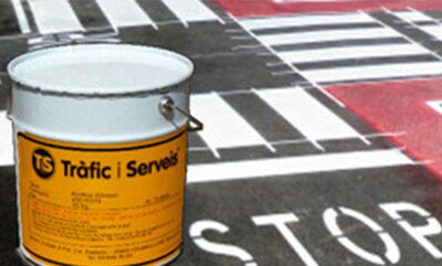 Horizontal signs and road markings